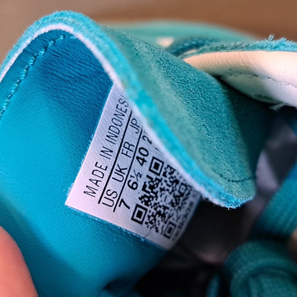 Adidas Gazelle Indoor Sneakers - Color: Teal / White - Size: Men 7 - Picture 9 of 9